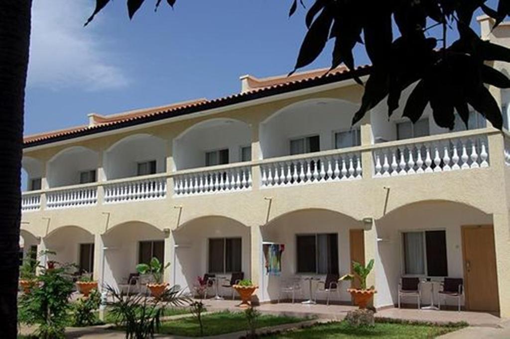 Cape Point Hotel Bakau Bagian luar foto