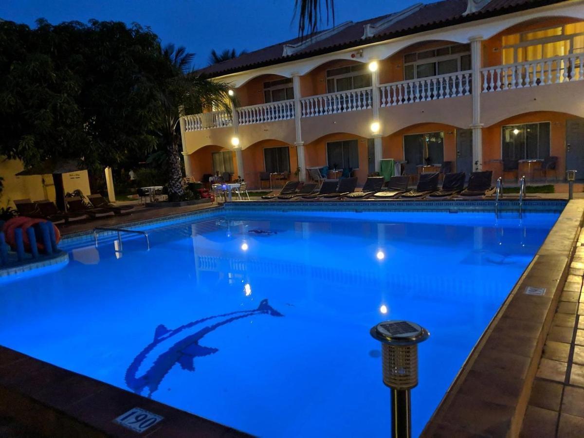 Cape Point Hotel Bakau Bagian luar foto