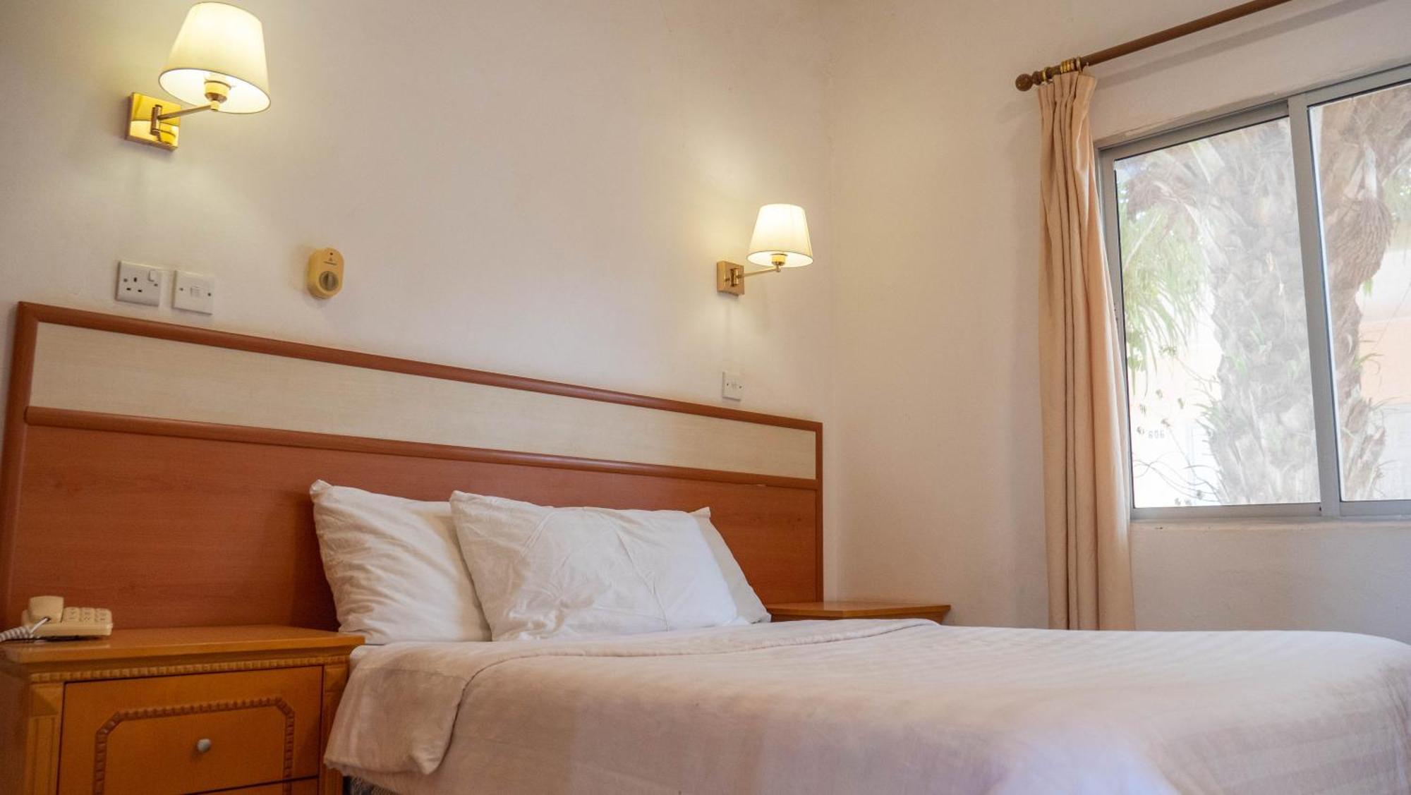 Cape Point Hotel Bakau Bagian luar foto