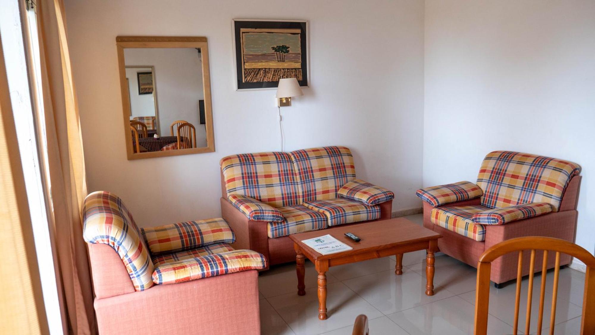 Cape Point Hotel Bakau Bagian luar foto