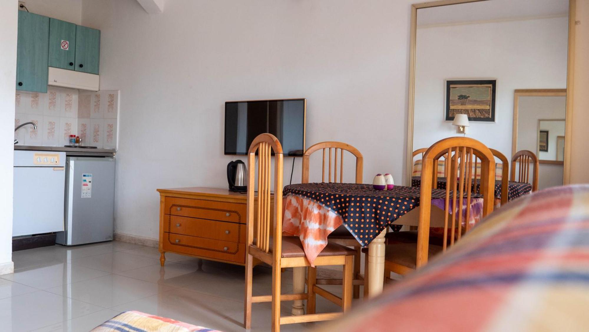 Cape Point Hotel Bakau Bagian luar foto