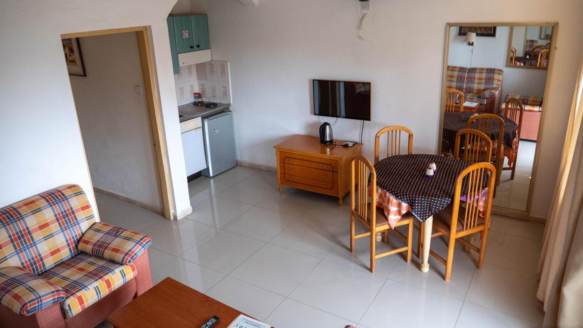 Cape Point Hotel Bakau Bagian luar foto