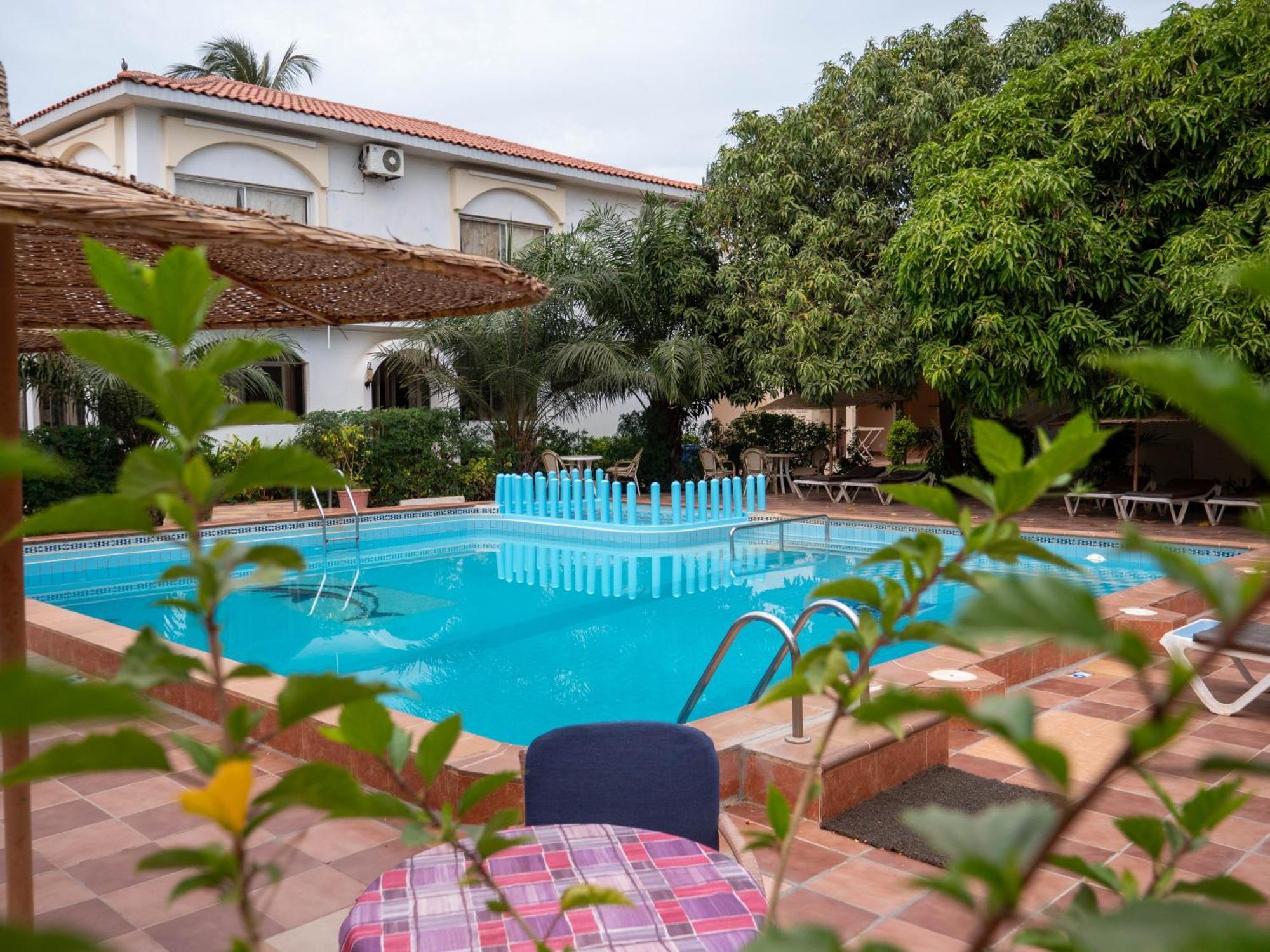 Cape Point Hotel Bakau Bagian luar foto