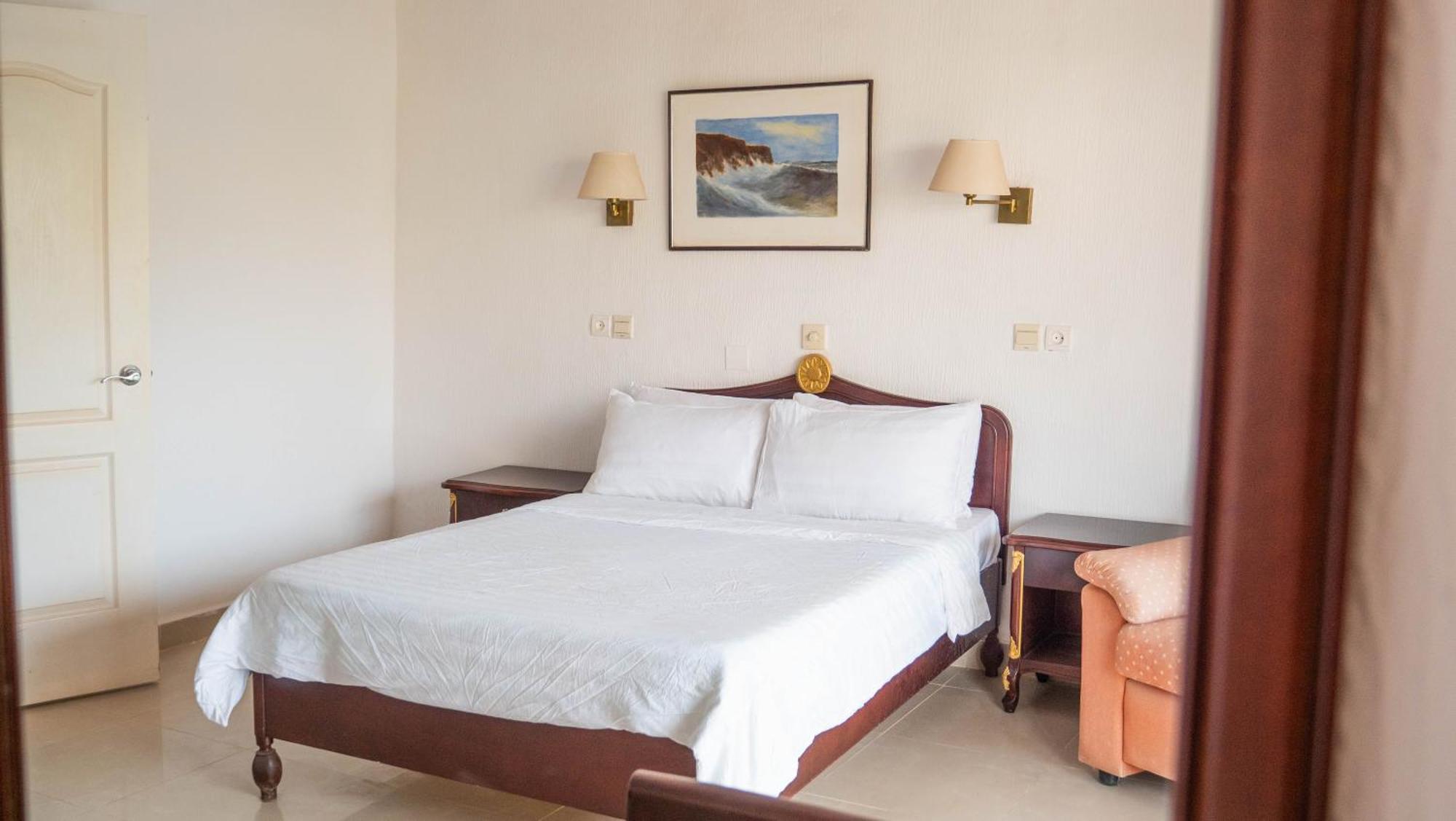 Cape Point Hotel Bakau Bagian luar foto