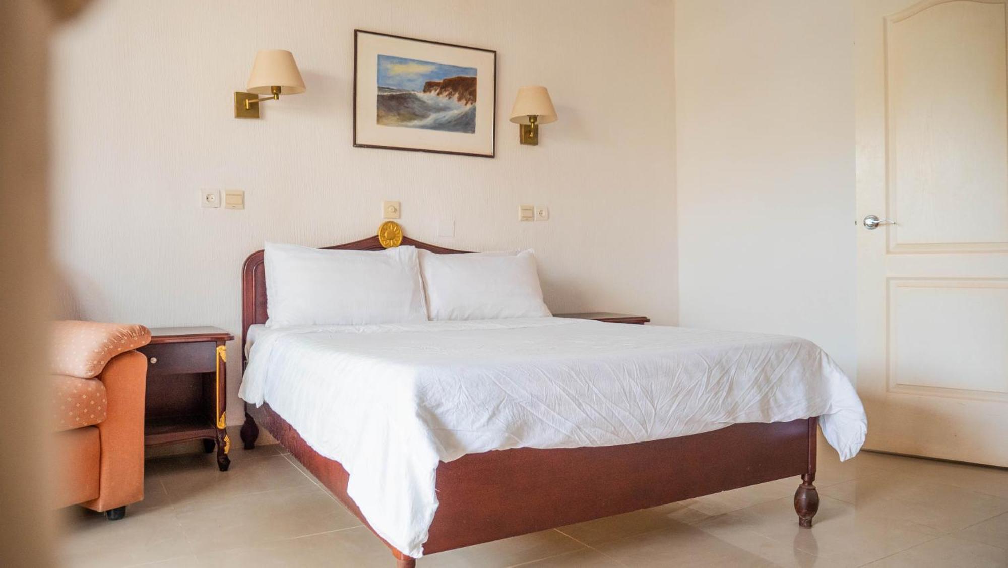 Cape Point Hotel Bakau Bagian luar foto