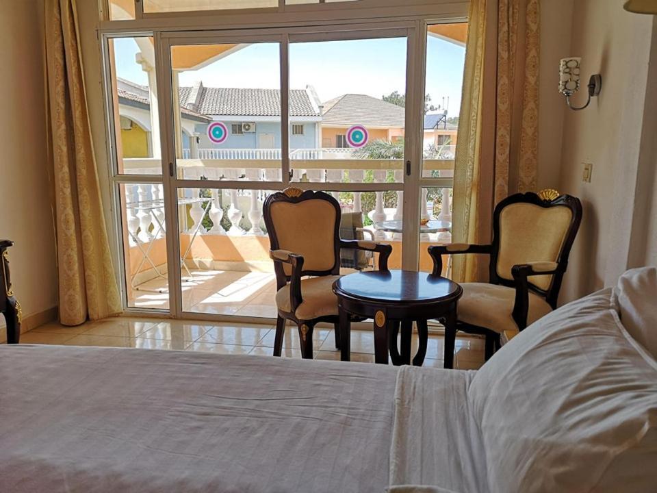 Cape Point Hotel Bakau Bagian luar foto